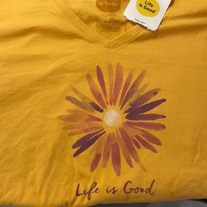 Life is Good NWT Daisy crusher tee